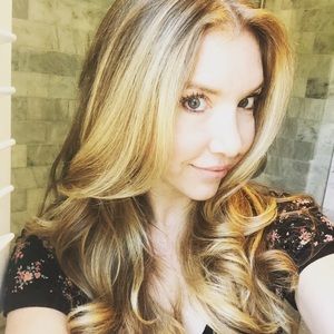 Meet your Posher, Dena